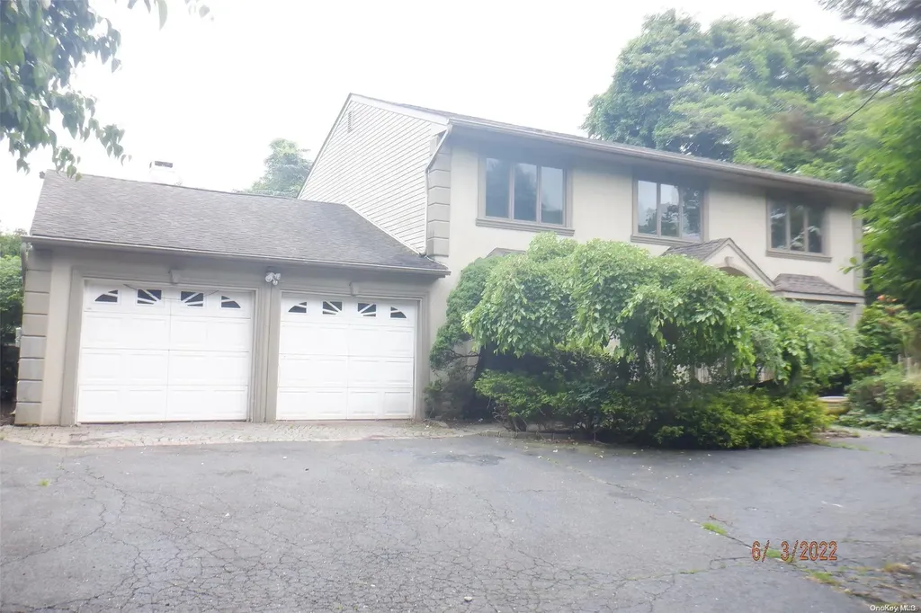 79 Stonehurst Lane Dix Hills NY 11746