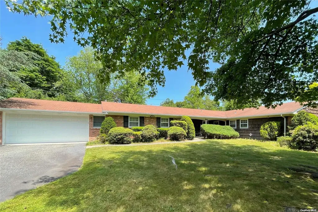 7 Onyx Drive Stony Brook NY 11790