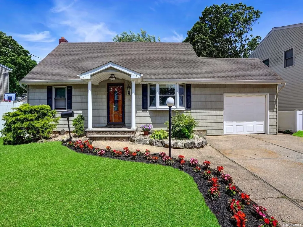 25 Concord Avenue Bethpage NY 11714