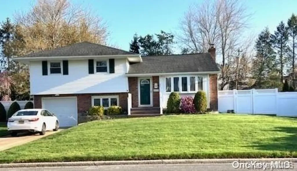 27 Walter Court Commack NY 11725