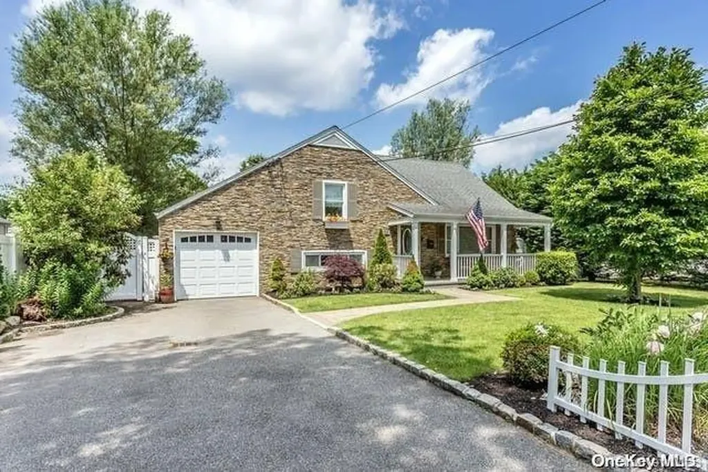 23 Huron Avenue Massapequa NY 11758