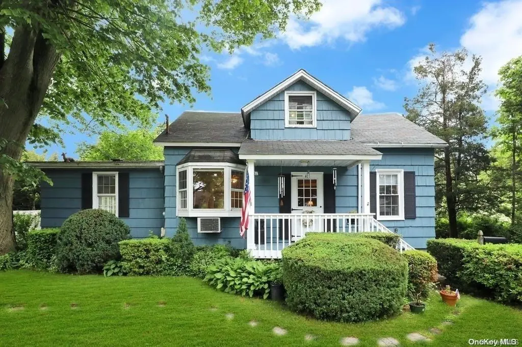 41 Richard Avenue Islip Terrace NY 11752