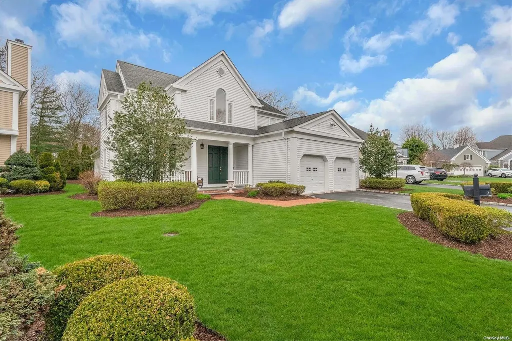 17 Claridge Circle Manhasset NY 11030