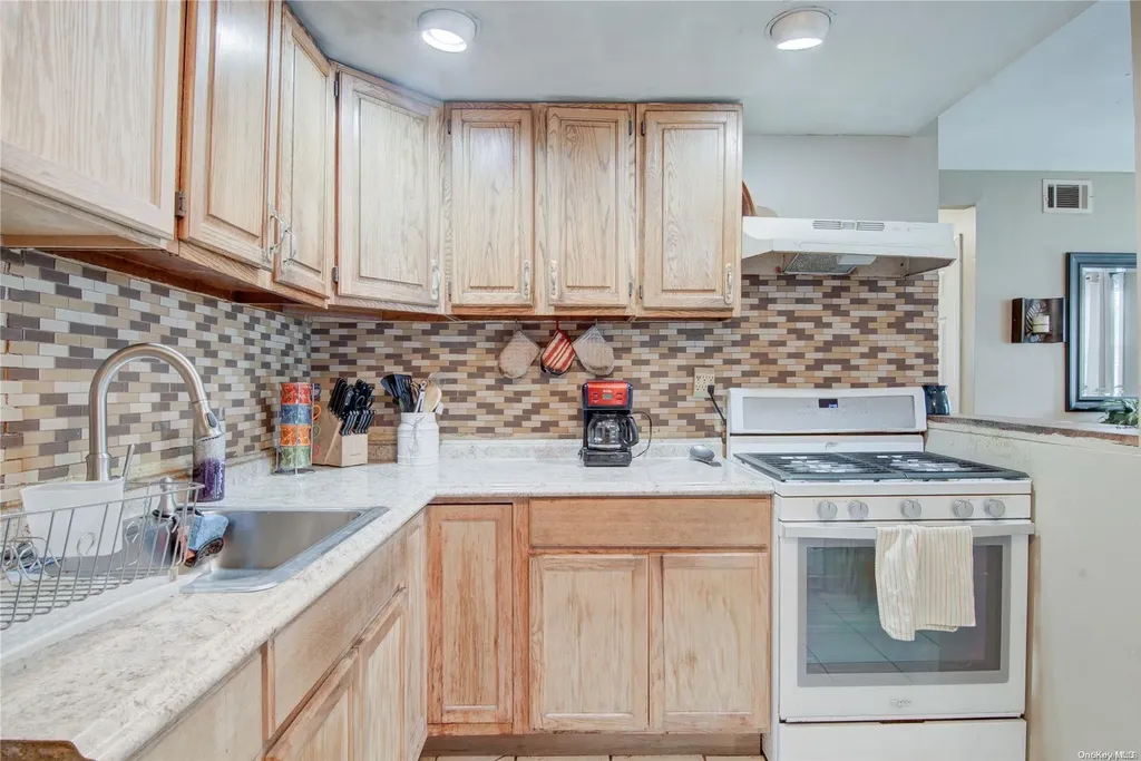 1645 N Thompson Drive Bay Shore NY 11706