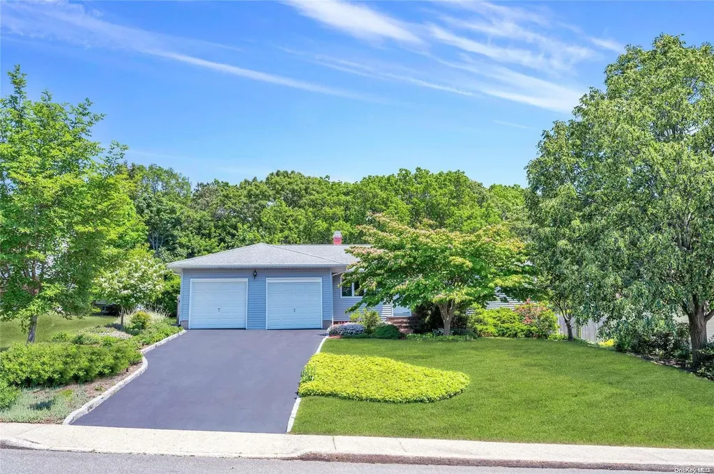 74 Amsterdam Road Smithtown NY 11787