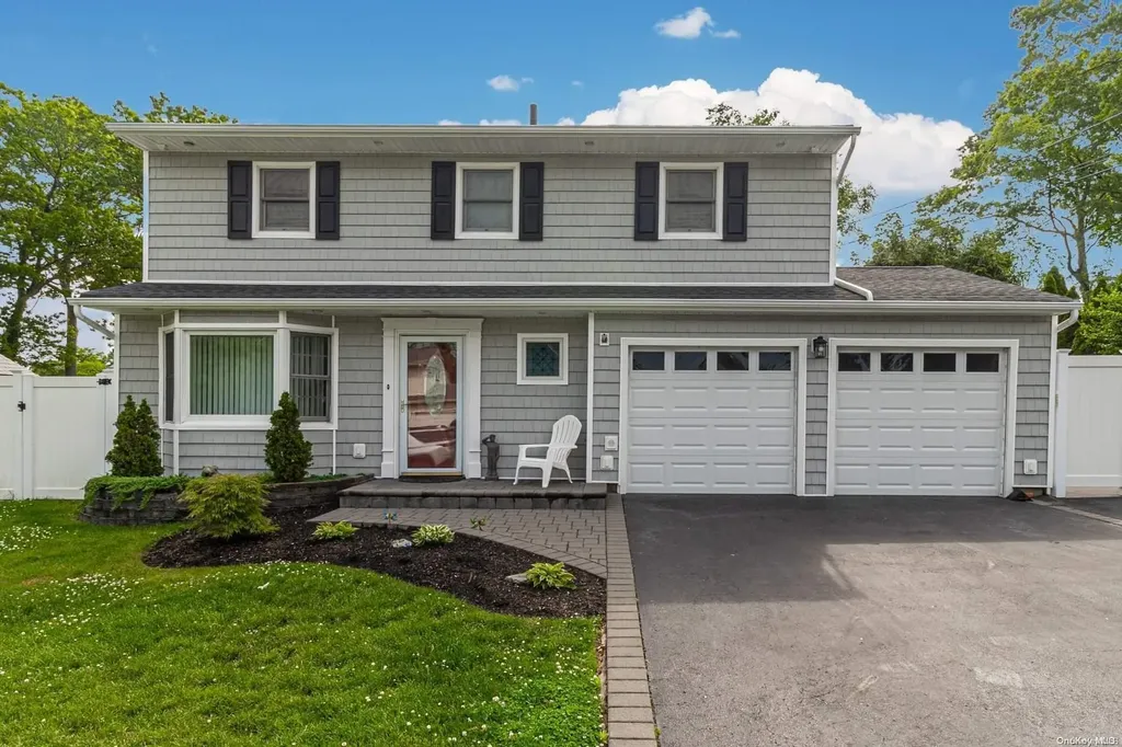 15 Mueller Drive Selden NY 11784
