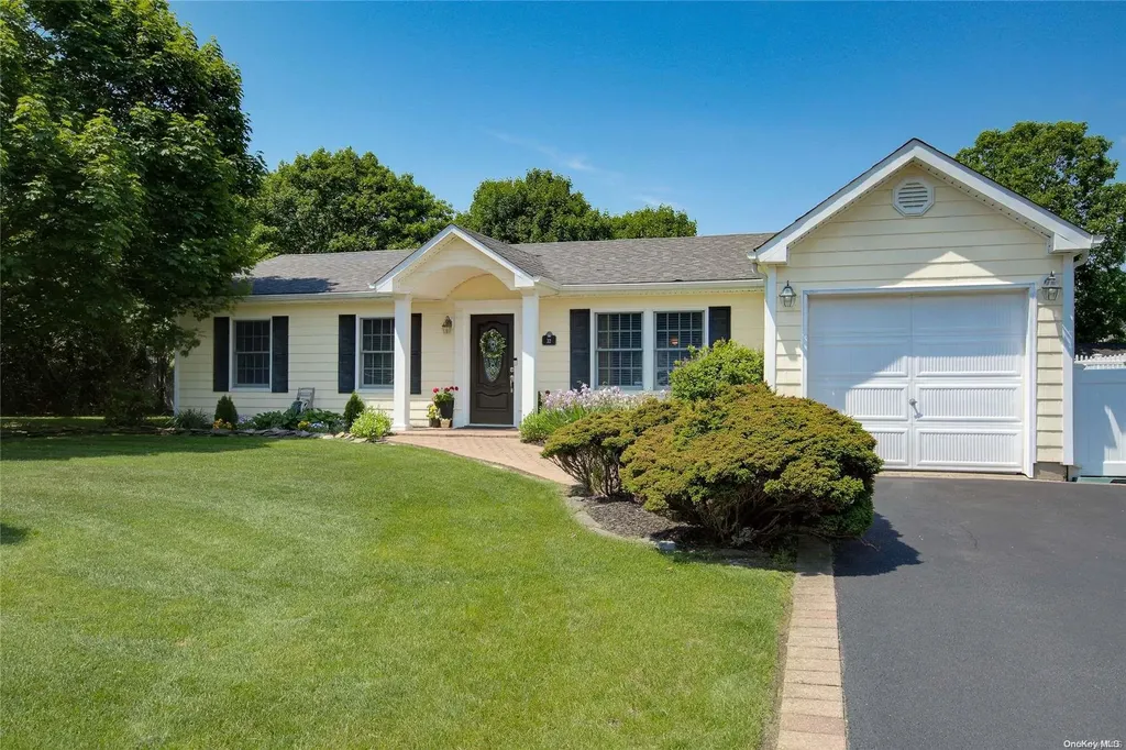 32 Michael Avenue Bellport NY 11713