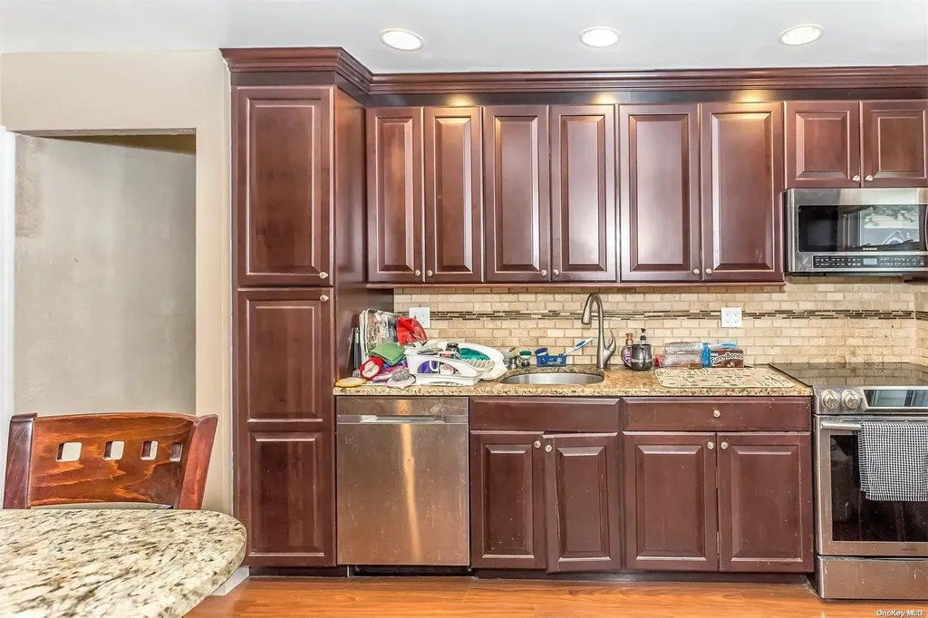 79 Cedar Drive W Plainview NY 11803