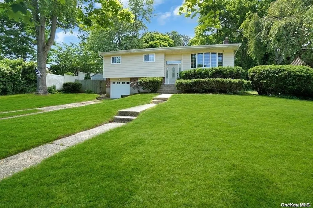 54 Parnell Drive Smithtown NY 11787
