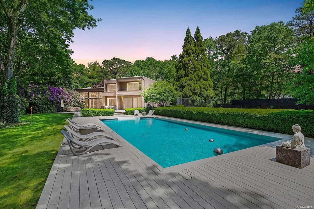 9 Blue Jay Way East Quogue NY 11942