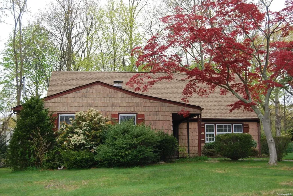 8 Juniper Avenue Ronkonkoma NY 11779