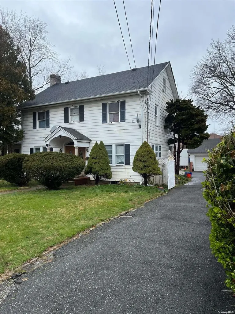 23 Oak Avenue Hempstead NY 11550