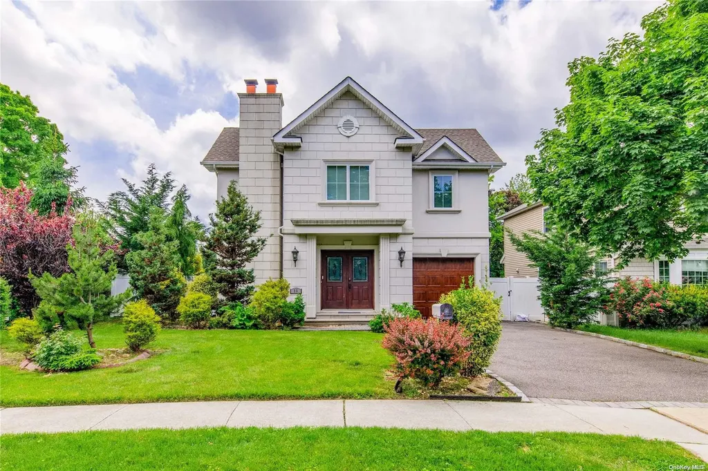 13 Raynham Drive Syosset NY 11791