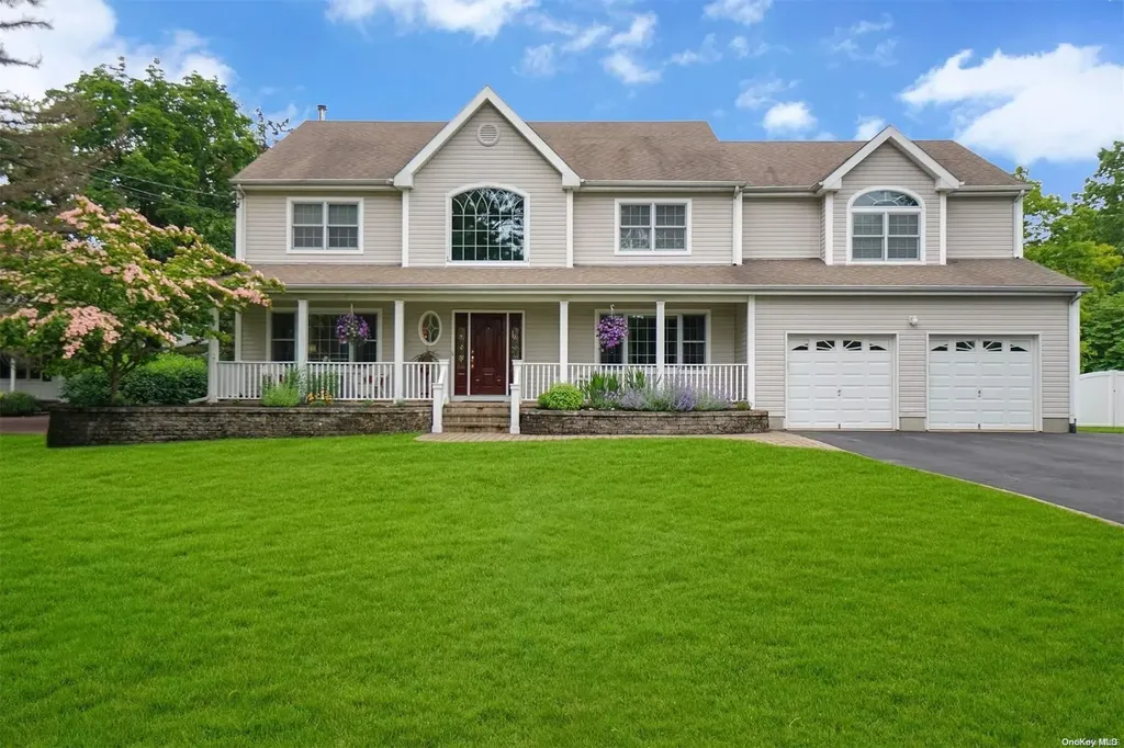 103 Grandview Lane Smithtown NY 11787