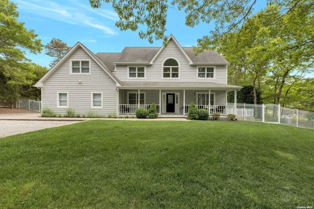 25 Red Creek Circle Hampton Bays NY 11946