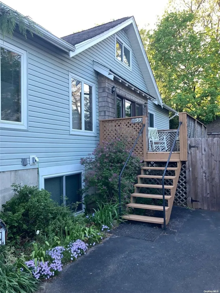 35 Intervale Avenue Farmingdale NY 11735