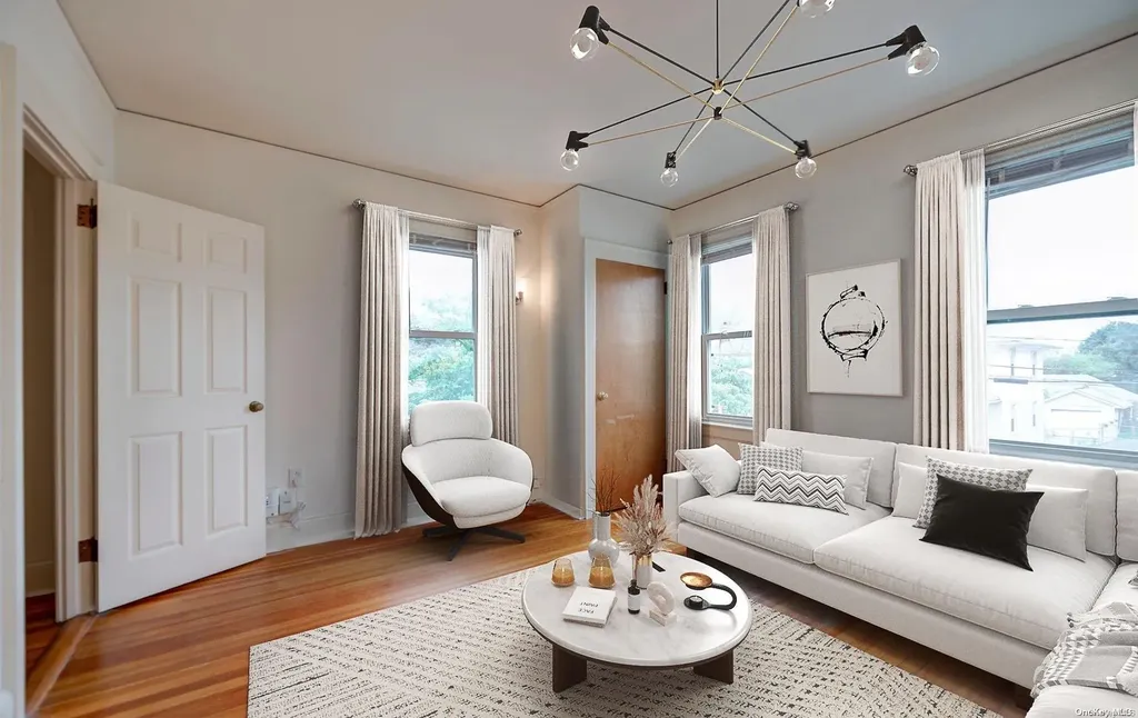 240 Maple Place Mineola NY 11501