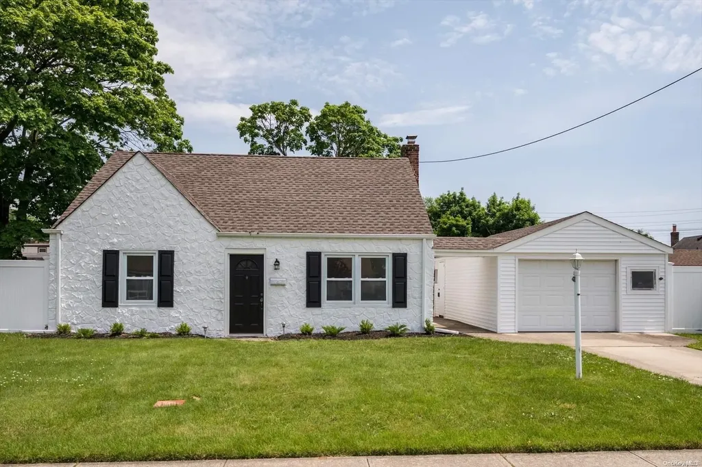 77 Birch Avenue E Farmingdale NY 11735