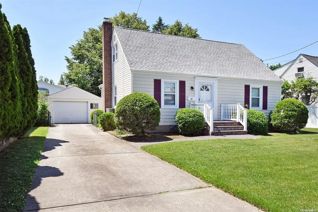 27 Beverly Road Bethpage NY 11714