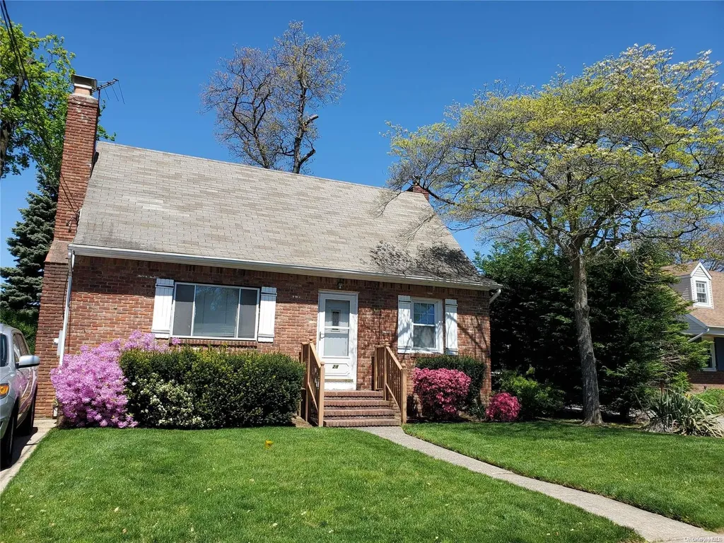 28 Gregory Avenue Merrick NY 11566