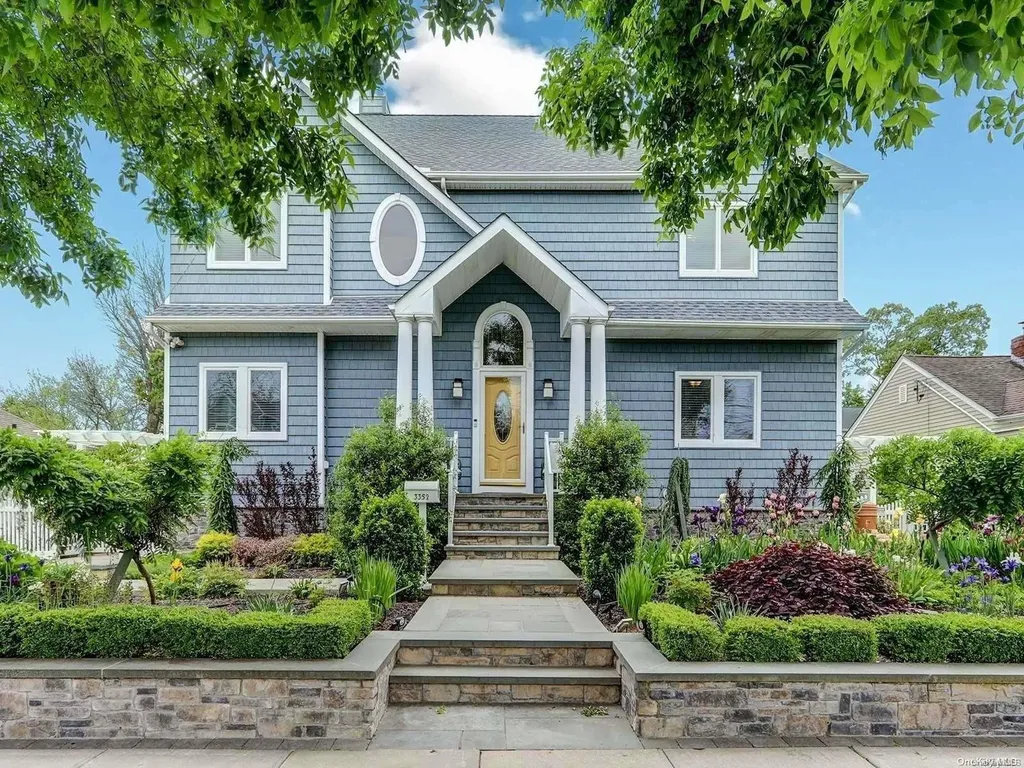 3352 Bayfield Boulevard Oceanside NY 11572