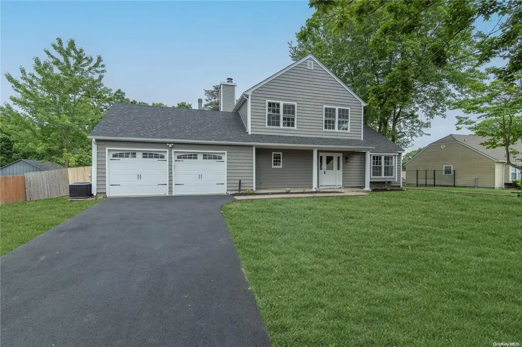 15 Royal Drive Coram NY 11727