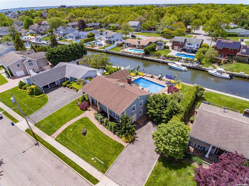 20 Cutter Place West Babylon NY 11704