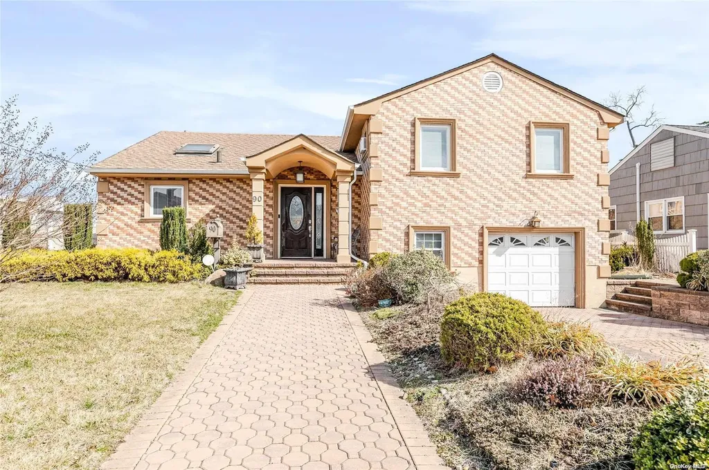 90 Sunnyfield Lane Valley Stream NY 11581