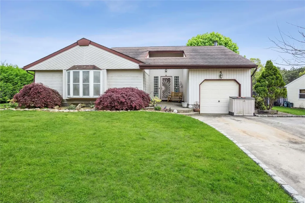 8 Malcolm Street Bellport NY 11713