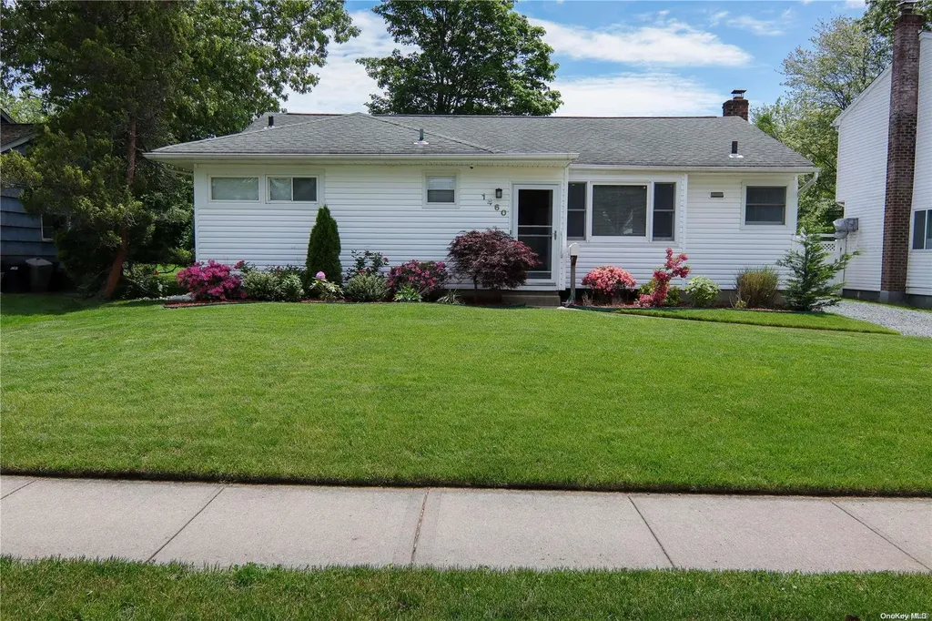 1460 Sylvia Lane East Meadow NY 11554