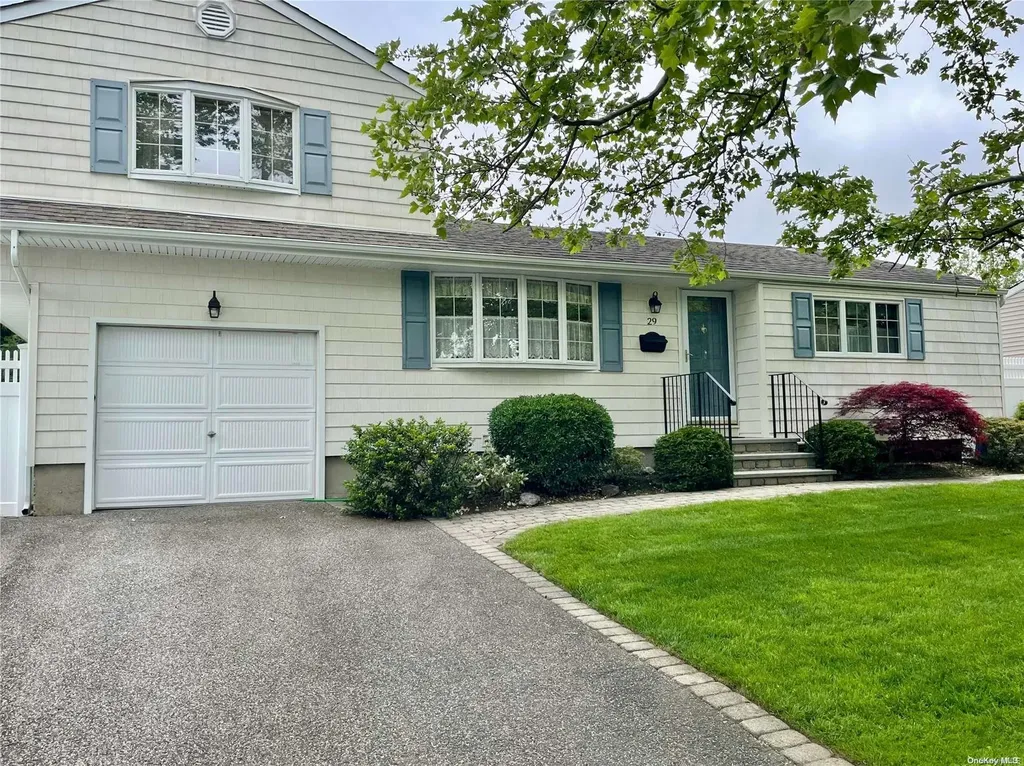 29 Spinner Lane Commack NY 11725
