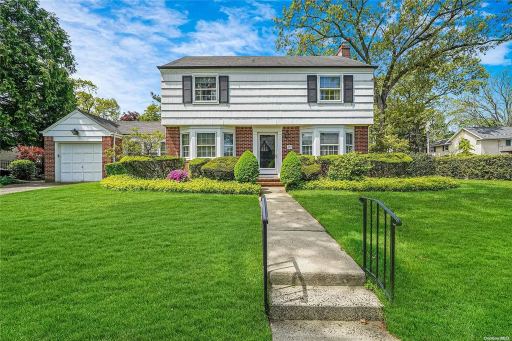 257 Hewlett Avenue Merrick NY 11566