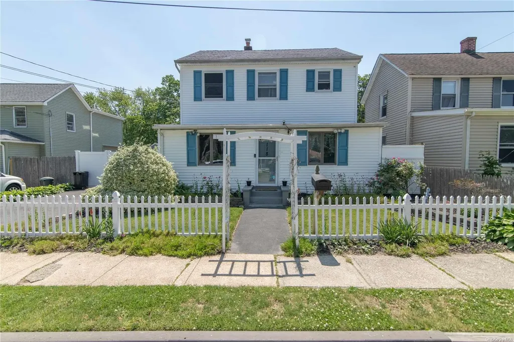 118 N Clinton Avenue Bay Shore NY 11706