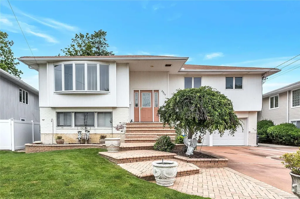 2507 Harbor Lane Bellmore NY 11710