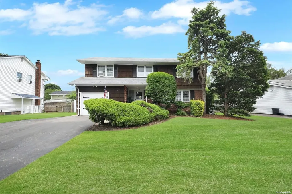 27 Carnegie Drive Smithtown NY 11787