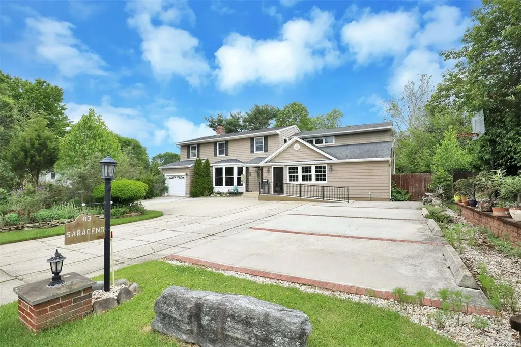 83 Roundtree Drive Plainview NY 11803