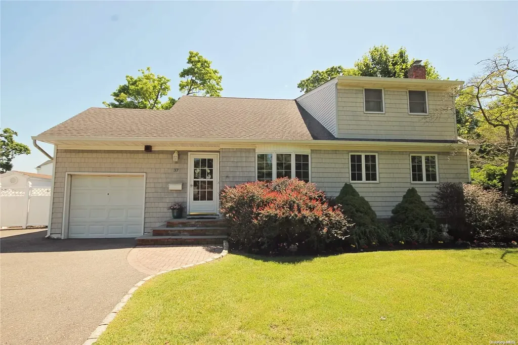 37 Suffolk Lane East Islip NY 11730
