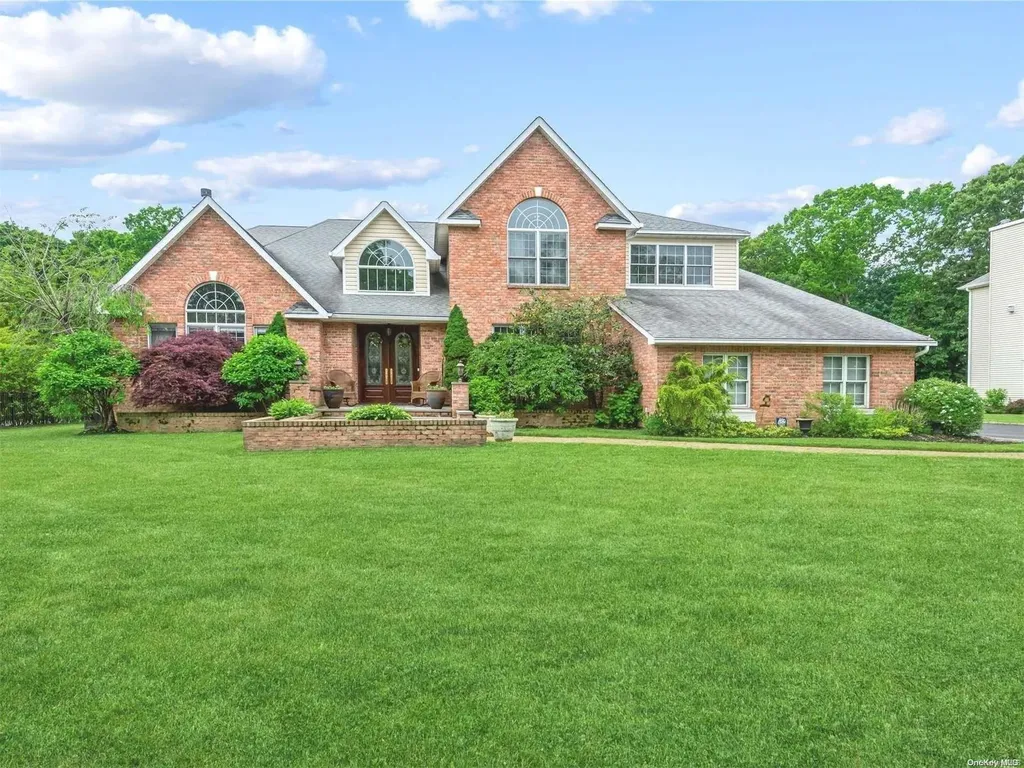 27 Hart Place Dix Hills NY 11746