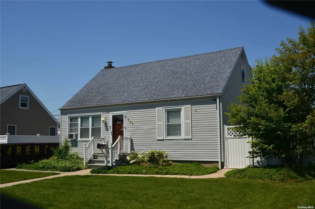 101 Cardinal Road Levittown NY 11756
