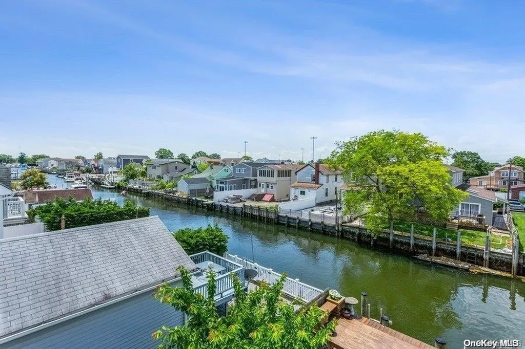 246 Arthur Street Freeport NY 11520