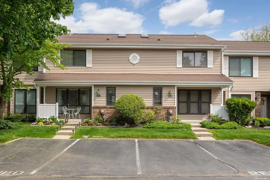 252 Pond View Lane Smithtown NY 11787