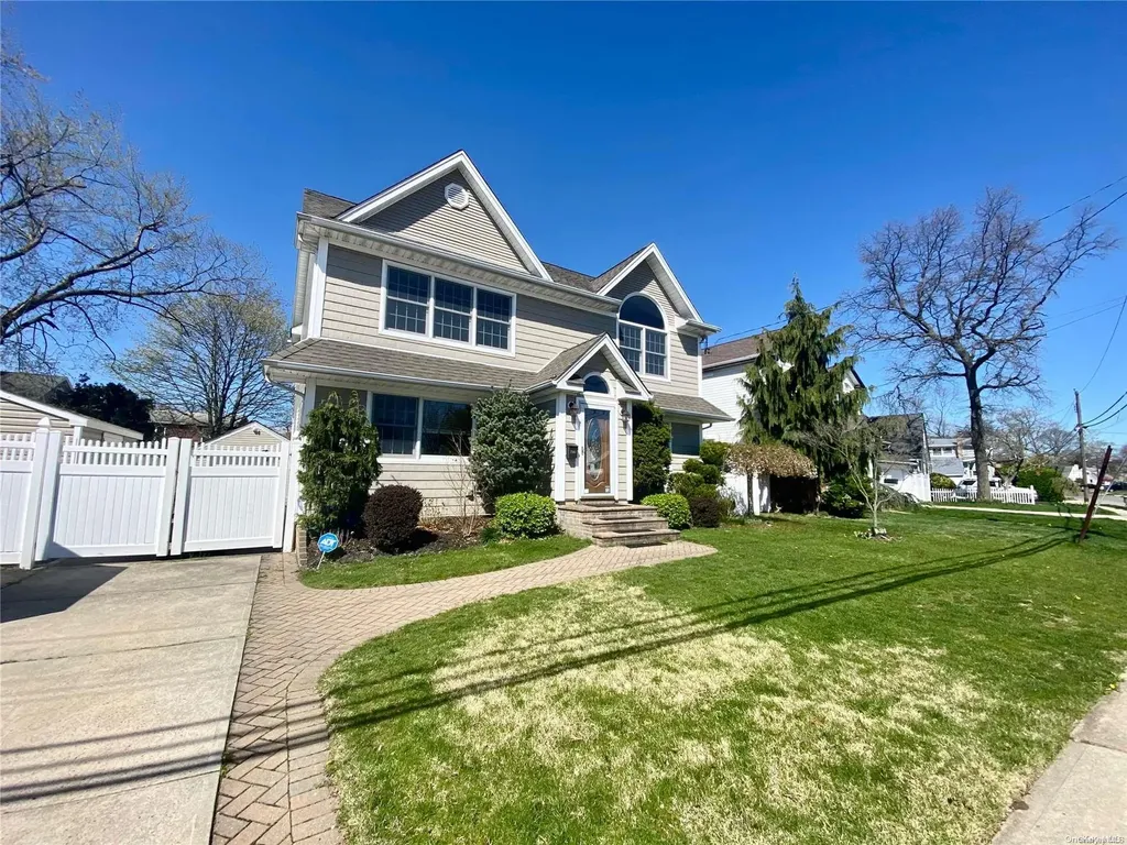 2910 Harvey Avenue Oceanside NY 11572