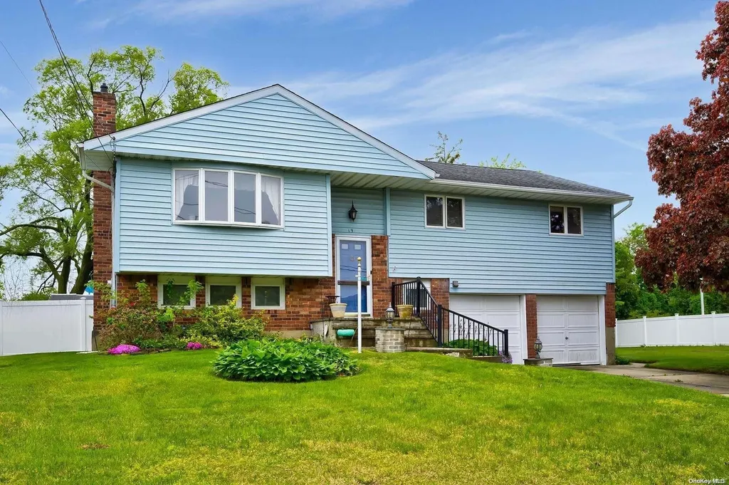 19 Clinton Lane Hicksville NY 11801