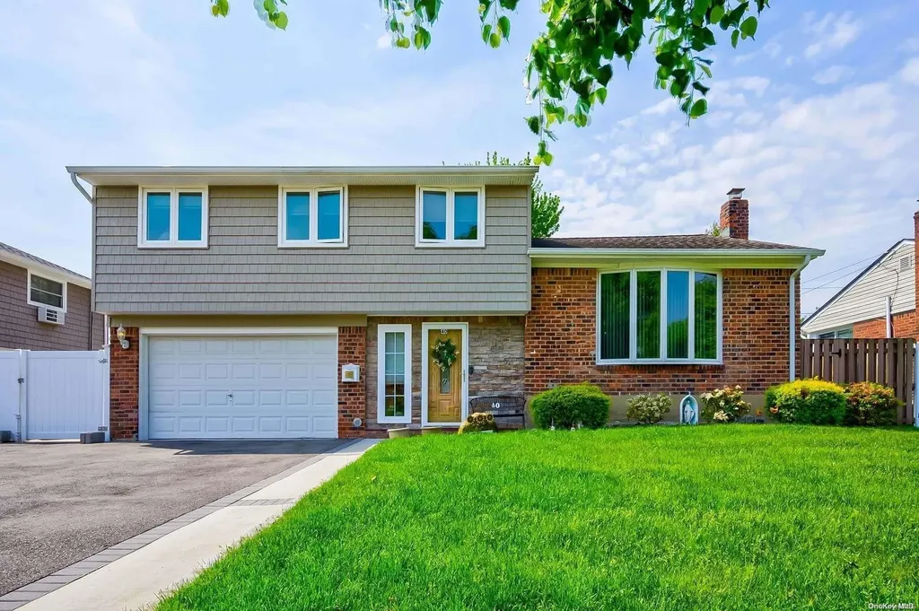 40 Fox Place Hicksville NY 11801
