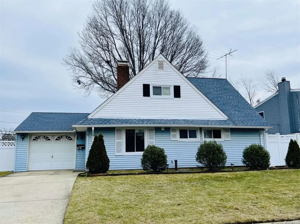 11 Grape Lane Hicksville NY 11801