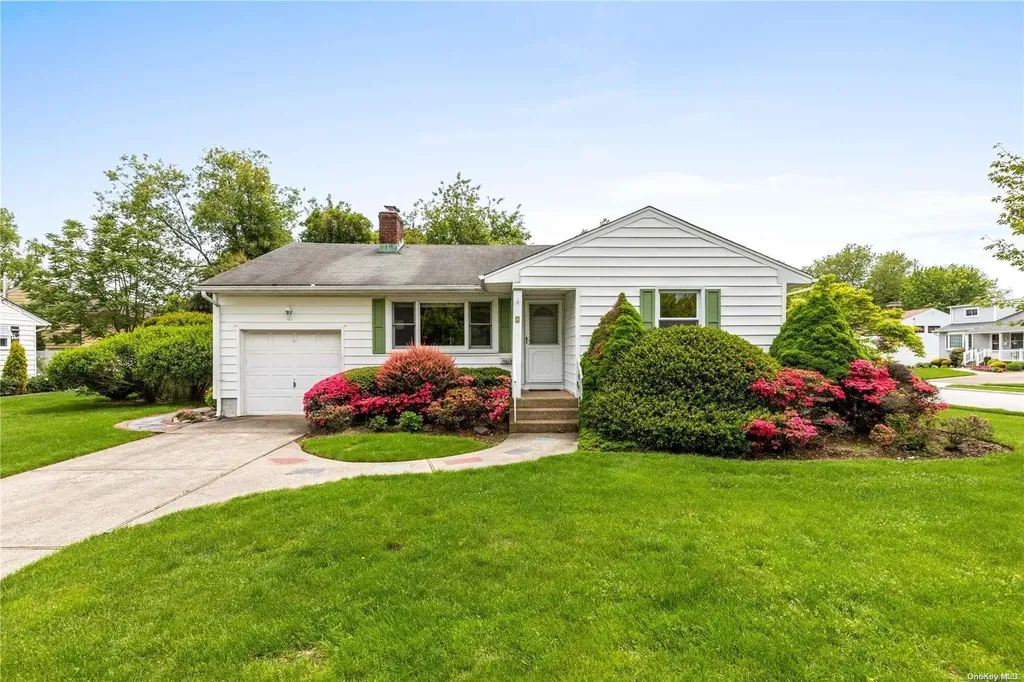 2 Gainsboro Lane Syosset NY 11791