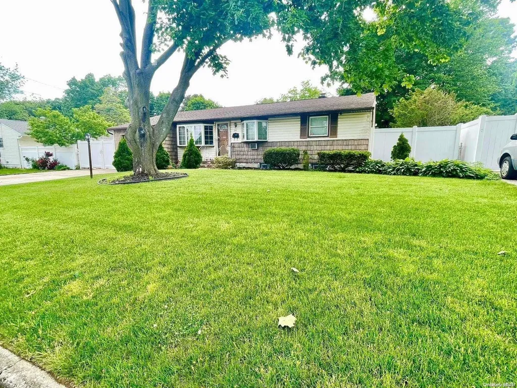 26 Yalta Drive Central Islip NY 11722