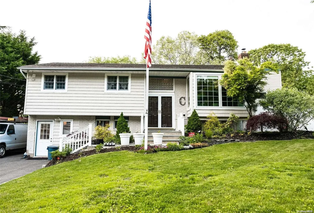 71 Parnell Drive Smithtown NY 11787