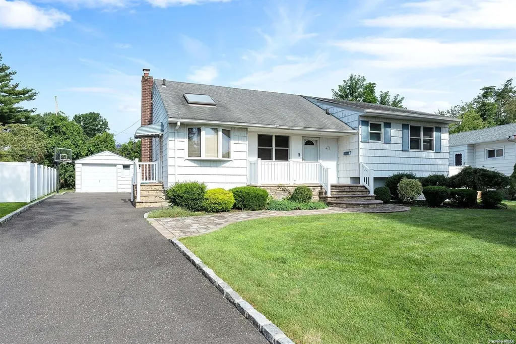 43 Shelter Hill Road Plainview NY 11803