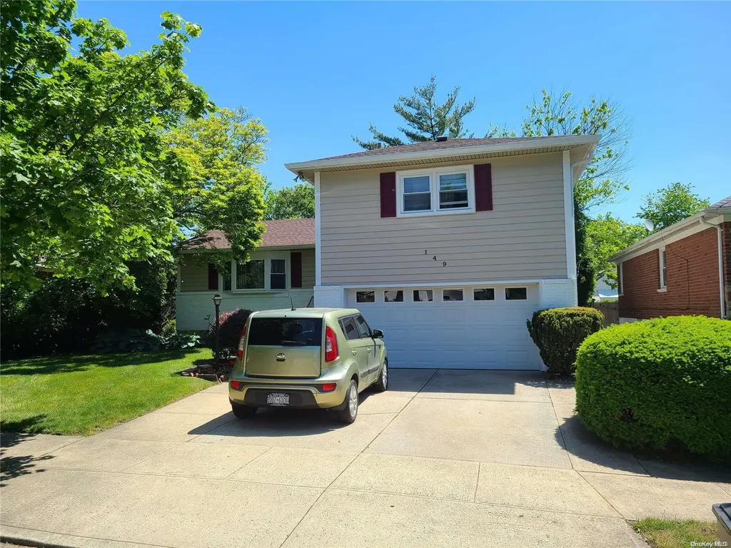 149 Stokes Avenue Freeport NY 11520